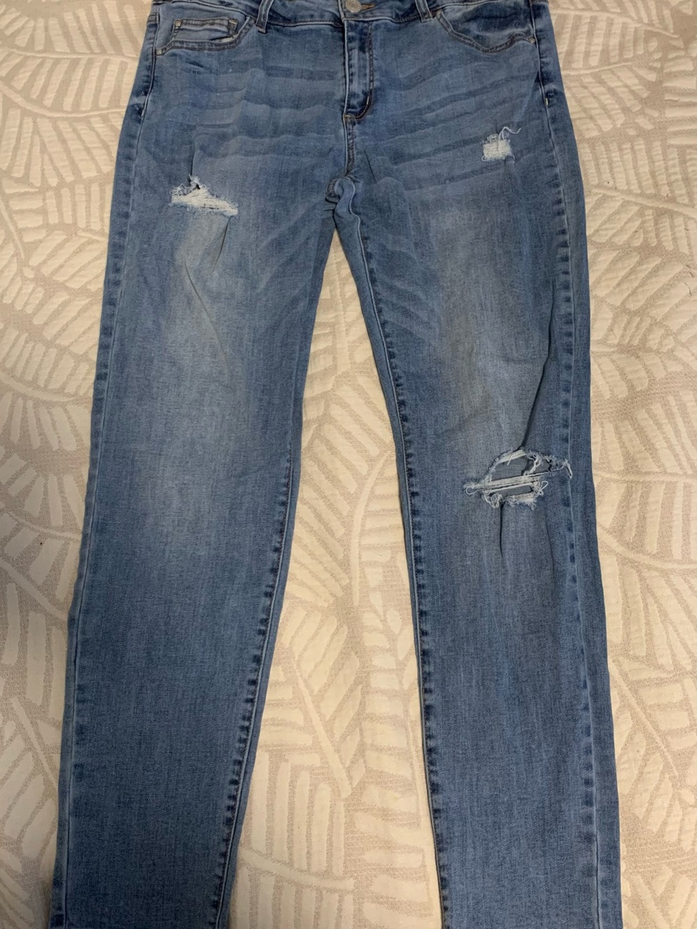 refuge Women's Medium Blue Ripped Skinny Jeans